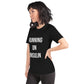 zwarte unisex t-shirt 'running on insulin'